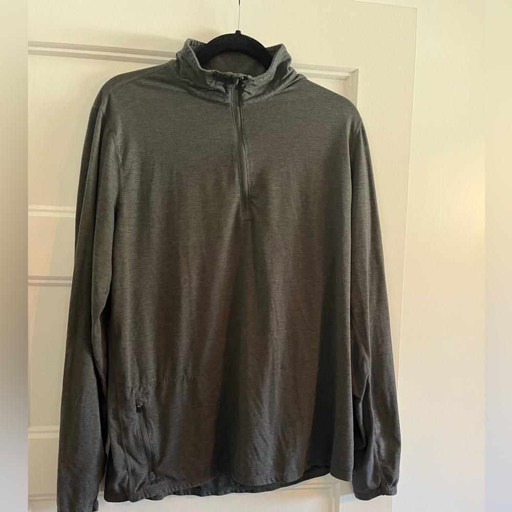 Vuori Men’s Quarter-Zip Pullover in Gray